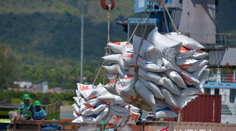 Jokowi perintahkan distribusi 10 kg beras untuk KPM selama tiga bulan