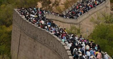 Dua Pekerja Ini Menghancurkan Tembok Besar China untuk Membuat Jalan Pintas, Jadi Sorotan