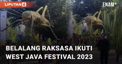 VIDEO: Momen Unik Belalang Raksasa Ikuti Karnaval West Java Festival 2023 di Bandung