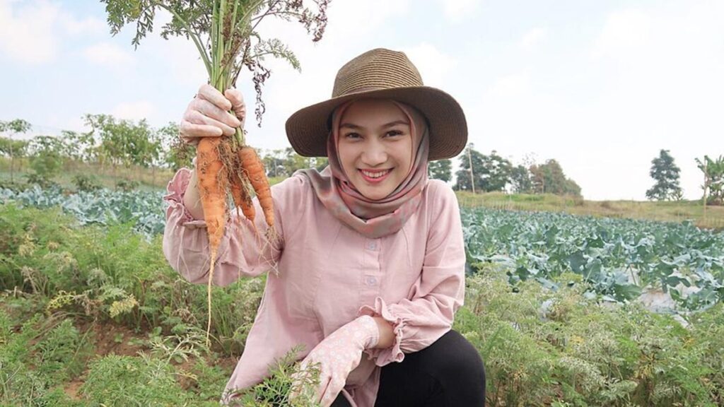 Potret pertanian Melody Laksani, disebut-sebut lebih cocok menjadi duta petani milenial