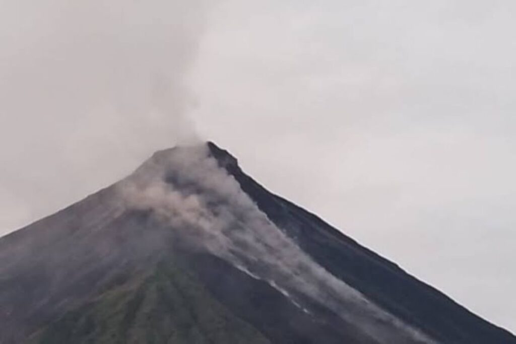 PVMBG: Erupsi efusif Gunung Karangetang masih terjadi