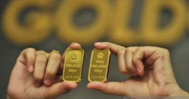 Harga emas jatuh karena dolar menguat jelang laporan inflasi AS