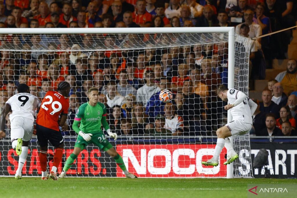 West Ham puncaki klasemen setelah menang 2-1 di kandang Luton