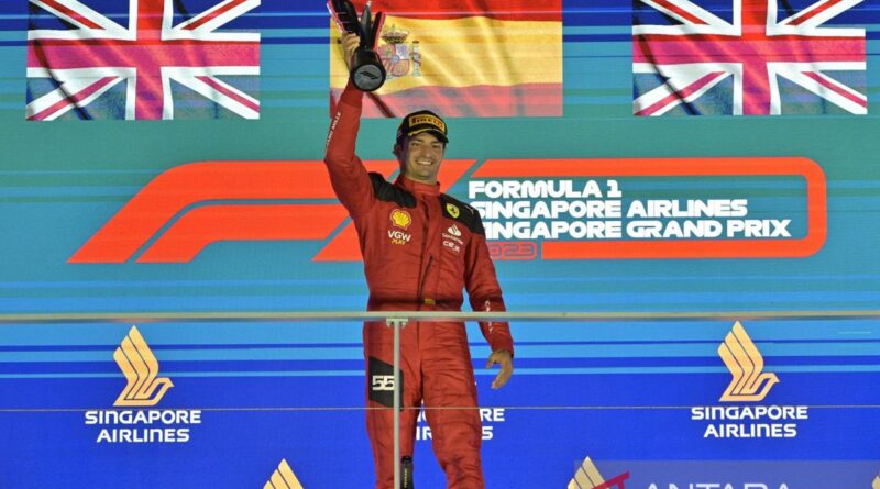 Carlos Sainz Jr. juara balapan F1 GP Singapura 2023