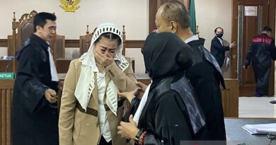 Hasnaeni "Wanita Emas" divonis 5 tahun penjara