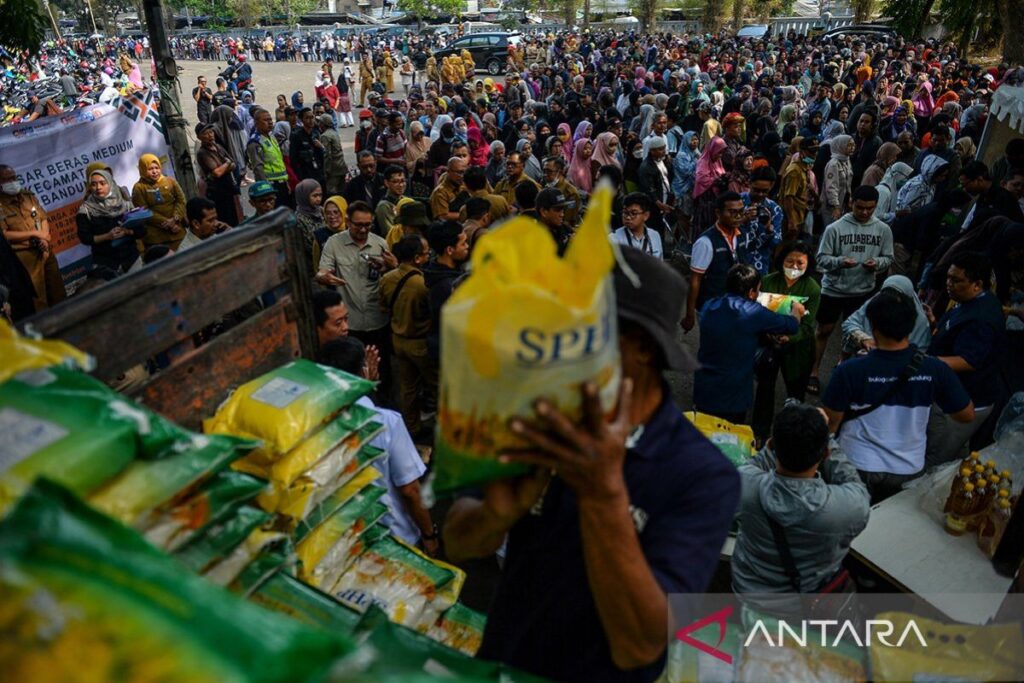 Operasi pasar murah di Bandung