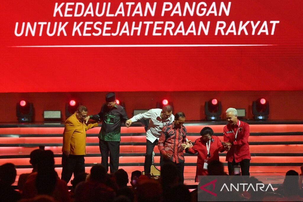 Jokowi bisiki Ganjar tangani kedaulatan pangan usai dilantik Presiden