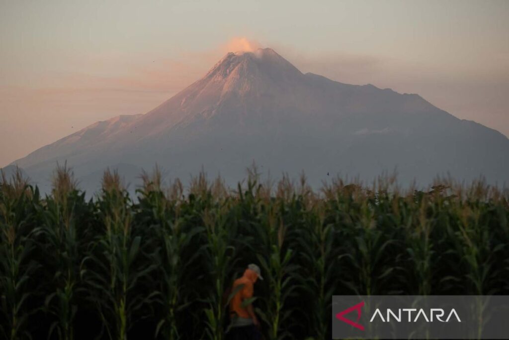 Perubahan morfologi kubah lava Gunung Merapi