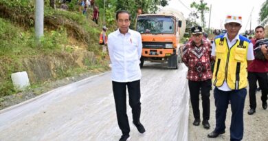 Presiden Jokowi tinjau realisasi perbaikan jalan daerah penopang IKN