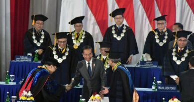 Presiden Jokowi menyampaikan orasi ilmiah di IPB