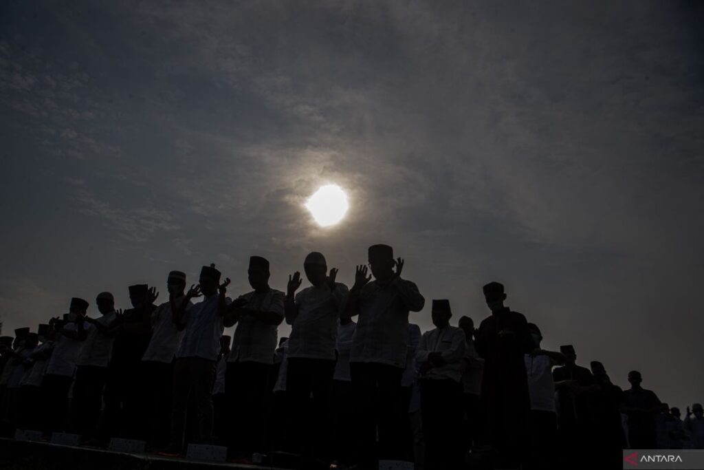 Shalat minta hujan di Palembang