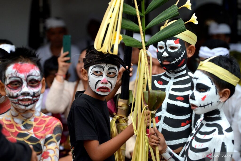 Tradisi Ngerebeg di Bali - ANTARA News