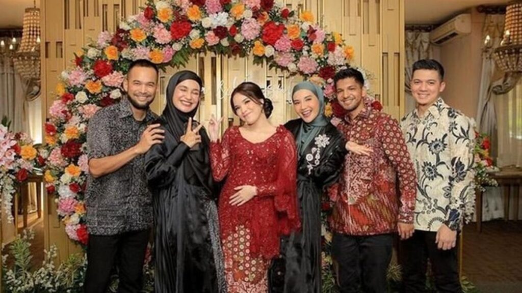 8 Potret Lamaran Yusuf, Kakak Zaskia dan Shireen Sungkar Siap Lepas Status Duda