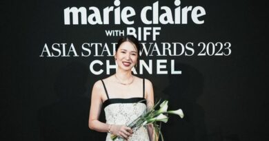 7 Potret Laura Basuki Raih Penghargaan di BIFF 2023, Sama Kategorinya dengan DO EXO