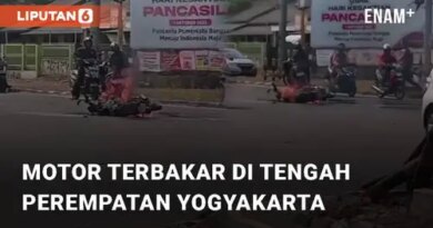 VIDEO: Detik-detik Motor Terbakar di Tengah Perempatan Kronggahan, Yogyakarta