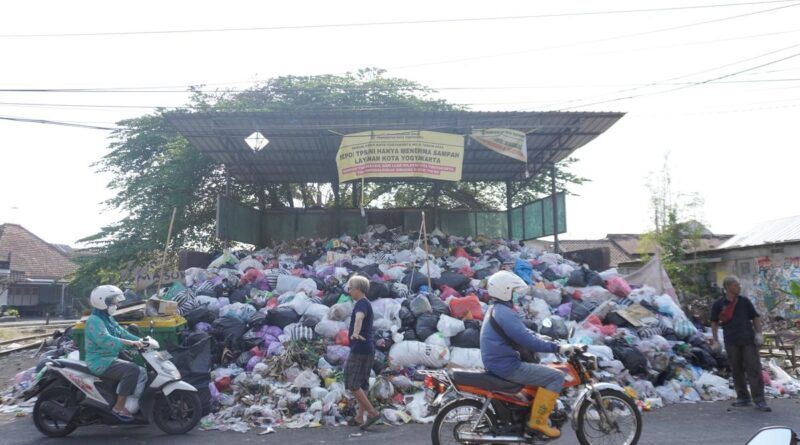 Darurat Sampah Jogja: Tumpukan Sampah Hiasi Kota, Bencana di Depan Mata