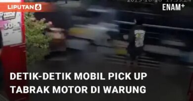 VIDEO: Viral Detik-detik Mobil Pick Up Tabrak Motor di Warung