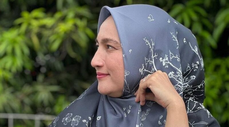 Potret Candid Sarah Amalia, Mantan Istri Ariel Noah Saat Berhijab