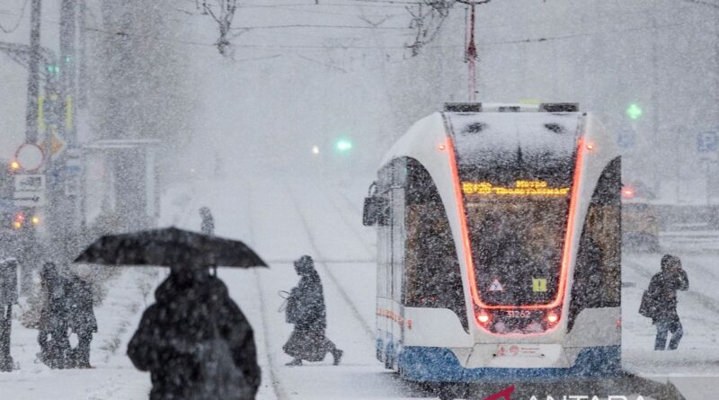 Hari pertama musim salju di Rusia