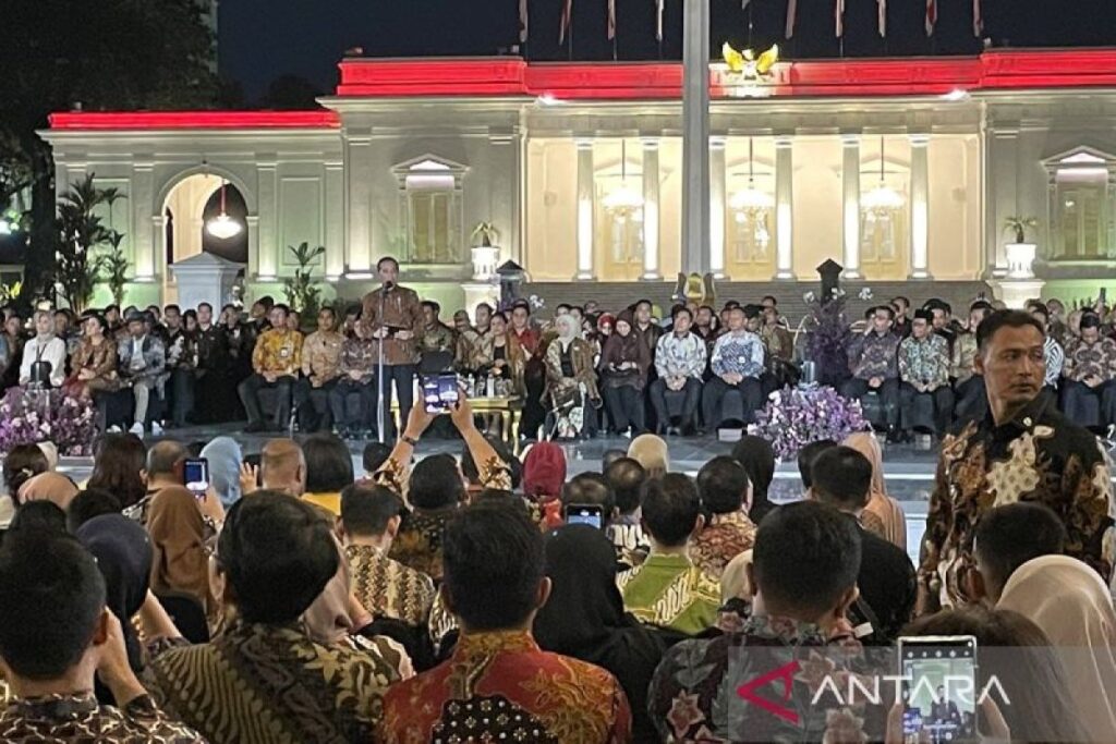 Jokowi ajak masyarakat Indonesia bangga terhadap batik