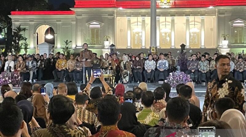 Jokowi ajak masyarakat Indonesia bangga terhadap batik