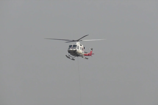 Gunakan helikopter water bombing untuk memadamkan TPA Jatibarang