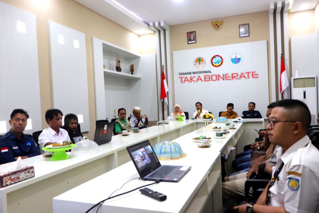 Balai TN Taka Bonerate Selayar siapkan buku panduan wisatawan