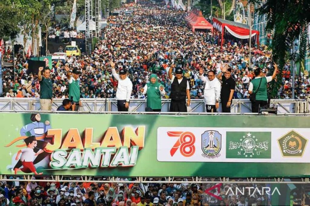 Menag, Ketum PBNU, Gubernur Jatim lepas jalan santai Hari Santri