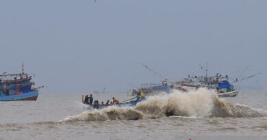 BMKG: Gelombang tinggi hingga 4 meter di perairan Lampung-Pulau Sumba