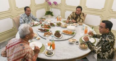 Jokowi makan siang dengan tiga bakal capres di Istana Merdeka