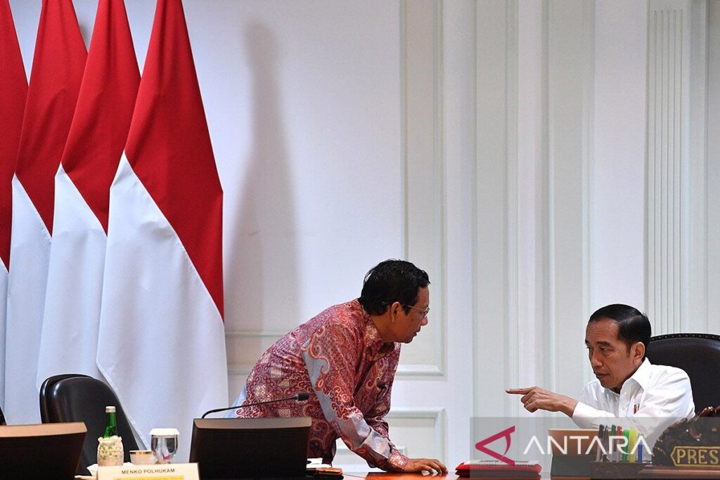 Hasto sebut Jokowi diundang pengumuman Mahfud MD jadi bakal cawapres