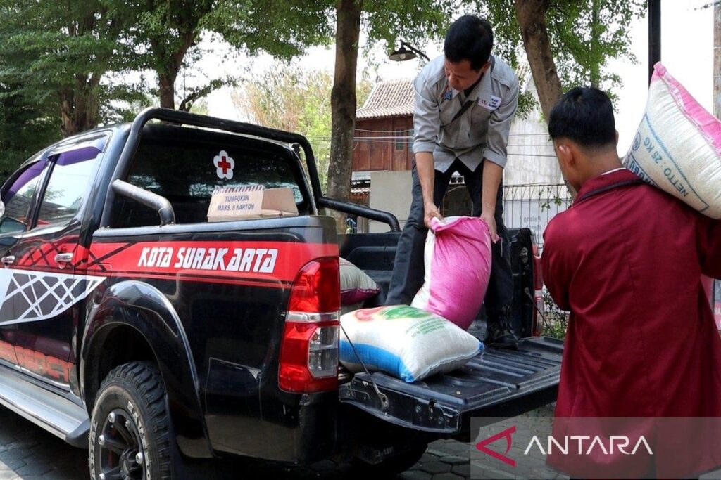 PMI Surakarta kirim bantuan logistik ke relawan kebakaran Gunung Lawu
