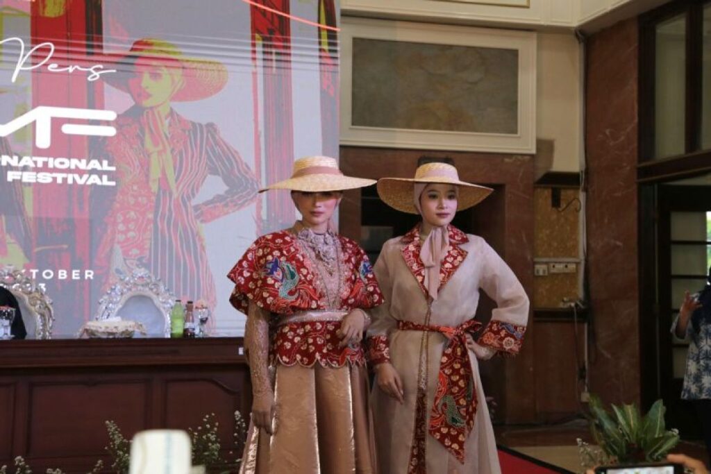 Enam batik khas Surabaya bersaing di pasar dunia melalui IN2MF 2023