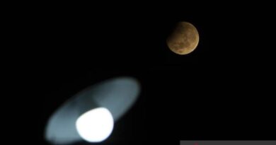 Penampakan gerhana bulan sebagian - ANTARA News