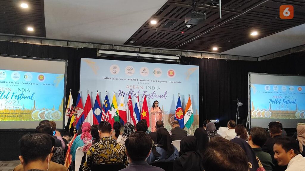 4 Latar Belakang Kemiripan Sejarah Terbentuknya ASEAN adalah sebagai berikut