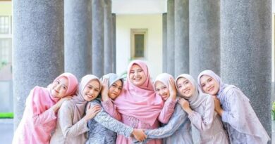 10 Bahan Gamis Wisuda Syar'i, Nyaman dan Elegan