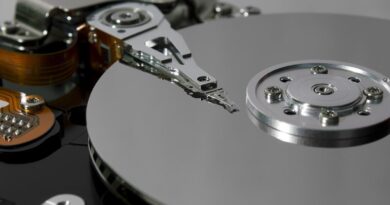 Hard disk merupakan perangkat keras penyimpan data.  Pahami fungsi, jenis dan cara kerjanya