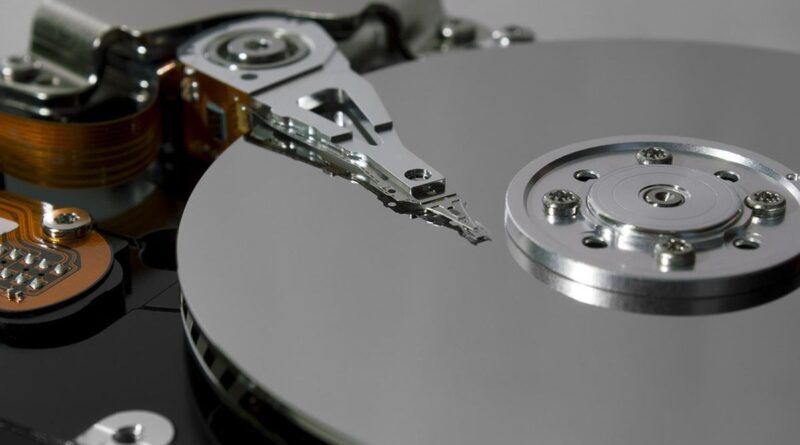 Hard disk merupakan perangkat keras penyimpan data.  Pahami fungsi, jenis dan cara kerjanya