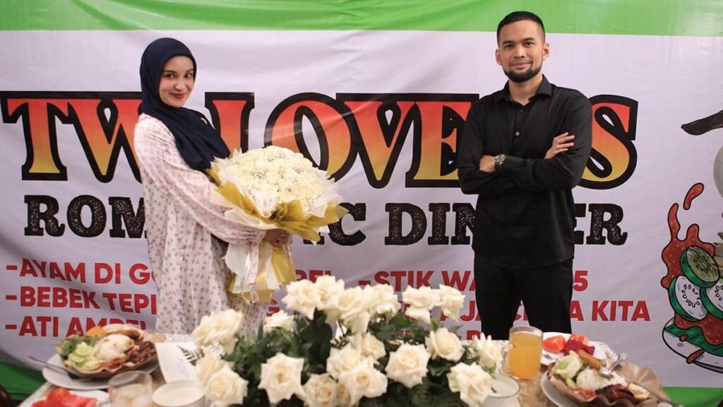 Potret Makan Malam Pasangan Artis di Warung Pecel Lele, Shireen-Wisnu Rayakan HUT