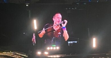 Coldplay buka konser perdananya di Jakarta dengan “Higher Power”