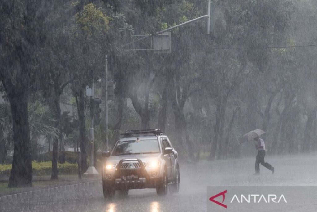 BMKG prediksi hujan disertai kilat terjadi di Jakarta Selatan