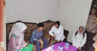 Mensos beri bantuan kepada anak korban perundungan di Lampung