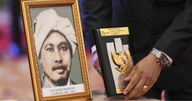 Enam tokoh Indonesia dianugerahkan gelar Pahlawan Nasional