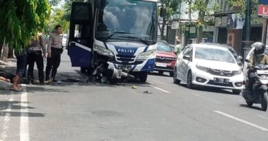 Polisi tangani kecelakaan libatkan bus SIM keliling di Tulungagung