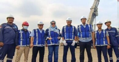 Dukung Pembangunan Tol Trans Sumatera, PT KJS Tangani Bongkar Muat 1.378 Tiang Pancang ke Jambi