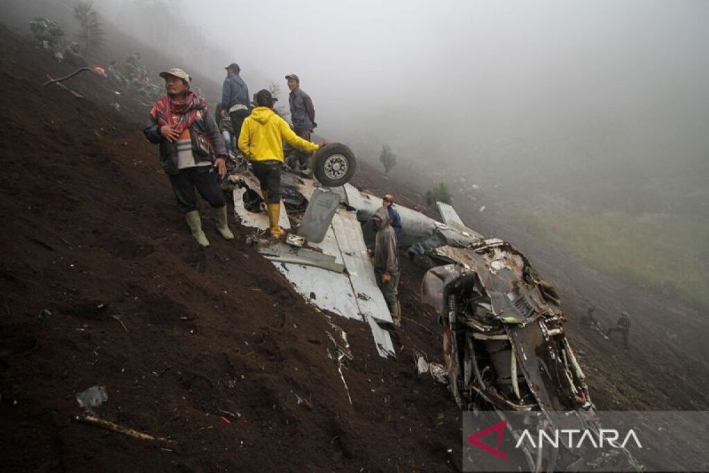 Evakuasi badan pesawat Super Tucano terkendala cuaca