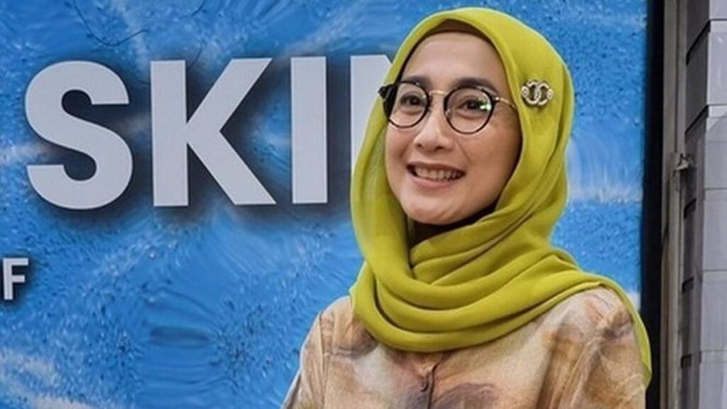 Genap 50 Tahun, Berikut 8 Potret Transformasi Desy Ratnasari yang Tetap Awet Muda