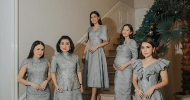 Potret Keluarga Artis Merayakan Natal dengan Pakaian Serasi, Lebih Kompak dan Harmonis