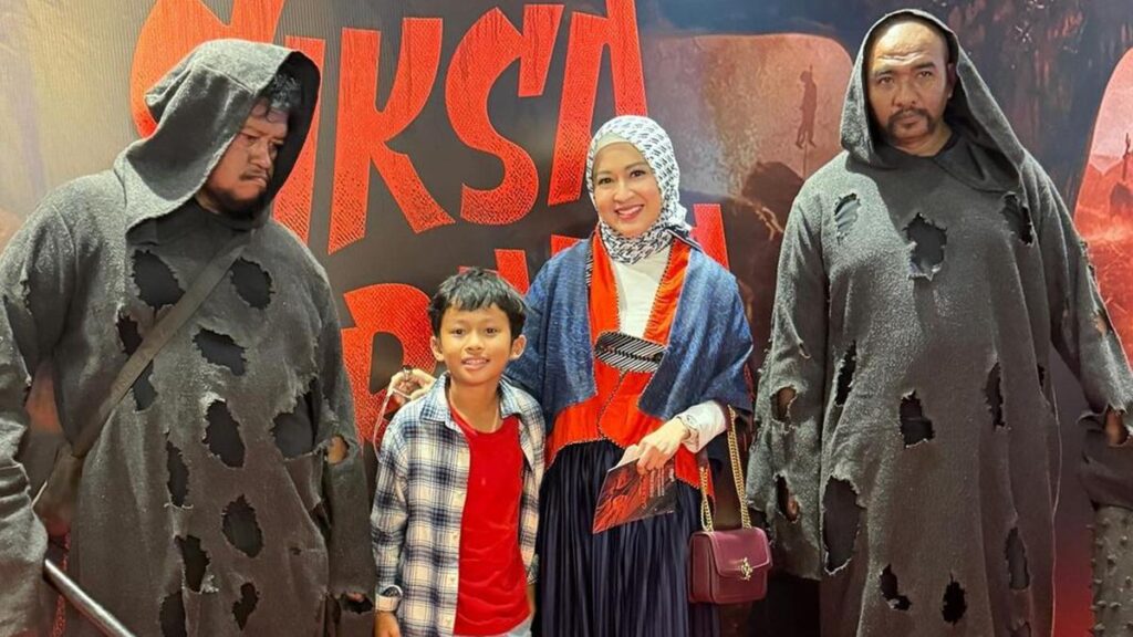 Potret Okie Agustina di Gala Premiere Film Siksa Neraka, Mendukung Kiesha Alvaro