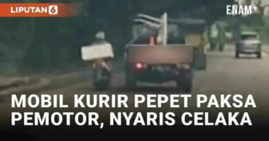 VIDEO: Viral Aksi Ugal-Ugalan Sopir Mobil Kurir Pepet Paksa Pemotor, Nyaris Buat Celaka